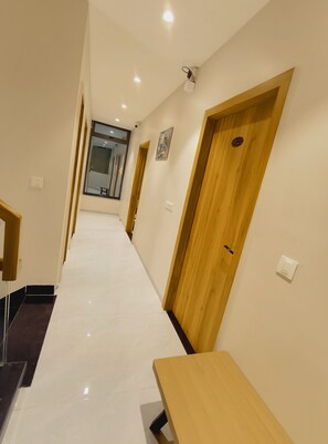 Lobby - Rukkmannie Holiday Inn (Ujjain)