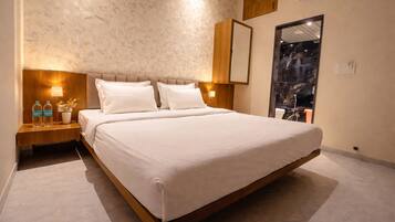 Deluxe Room | Desk, free WiFi, bed sheets