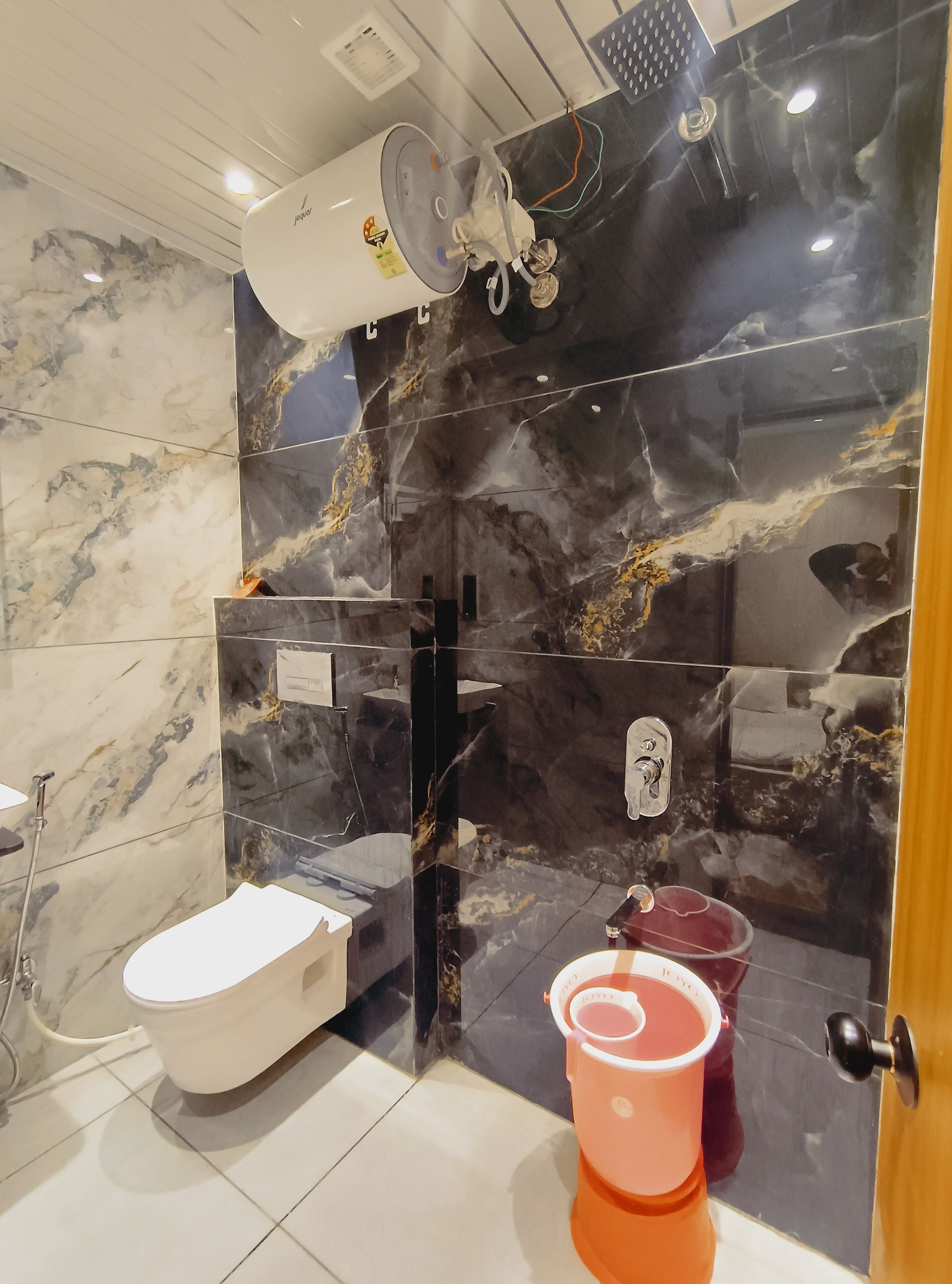 Deluxe Room | Bathroom | Shower, towels