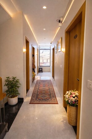 Lobby - Rukkmannie Holiday Inn (Ujjain)