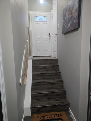 Interior - Comfortable Stay Evanston NW, Near Calgary YYC, Highways, Shopping & Parks (Calgary)