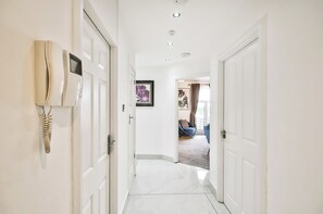 ファミリー アパートメント | 内装