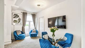 Family Apartment | Dining