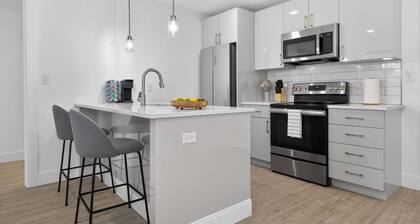 Spacious 2BR for 6 | Free Parking | Near BU & Harvard