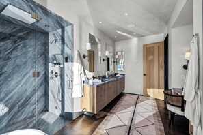 Hair dryer, towels, soap, toilet paper - Stunning 7,000 sq foot Luxury Custom home on Whitefish Lake, Whitefish, Montana (Whitefish)