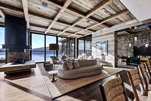 Living area - Stunning 7,000 sq foot Luxury Custom home on Whitefish Lake, Whitefish, Montana (Whitefish)