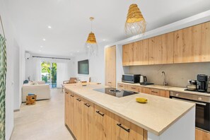 Private kitchen - Fantastic garden apartment directly on the dream beach of Puerto Alcudia (Alcúdia)