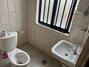 Chambre Double Confort, balcon, vue lac | Salle de bain