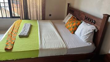 Dobbeltrom – comfort, balkong, utsikt mot innsjø