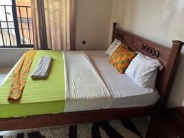 Cortinas blackout, tabla de planchar con plancha y wifi gratis 