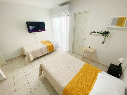 Loft Distrito Tec. 5 min Fundidora. Walmart, Nuevo Sur. Area segura y caminable.