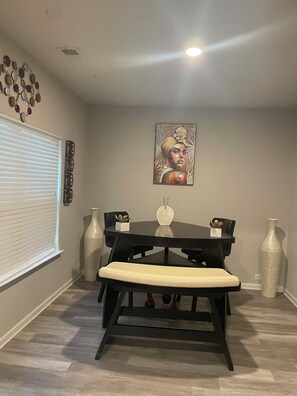 Dining - Charming 2-bedroom house  2100 sq feet in enchanting Atlanta with AC (ATLANTA)