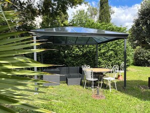 屋外ダイニングエリア