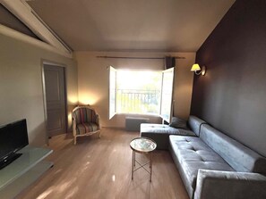 TV, ping pong, books - Apartment 70 m2 pool property, parking, sea 4 km (Sérignan)