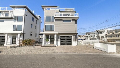 Brand New Construction with pool in North Beach Haven Luxury Bay-View Retreat