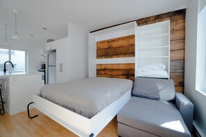 WiFi, bed sheets - Les Appart Fleuri #6 |PARKING (Québec)