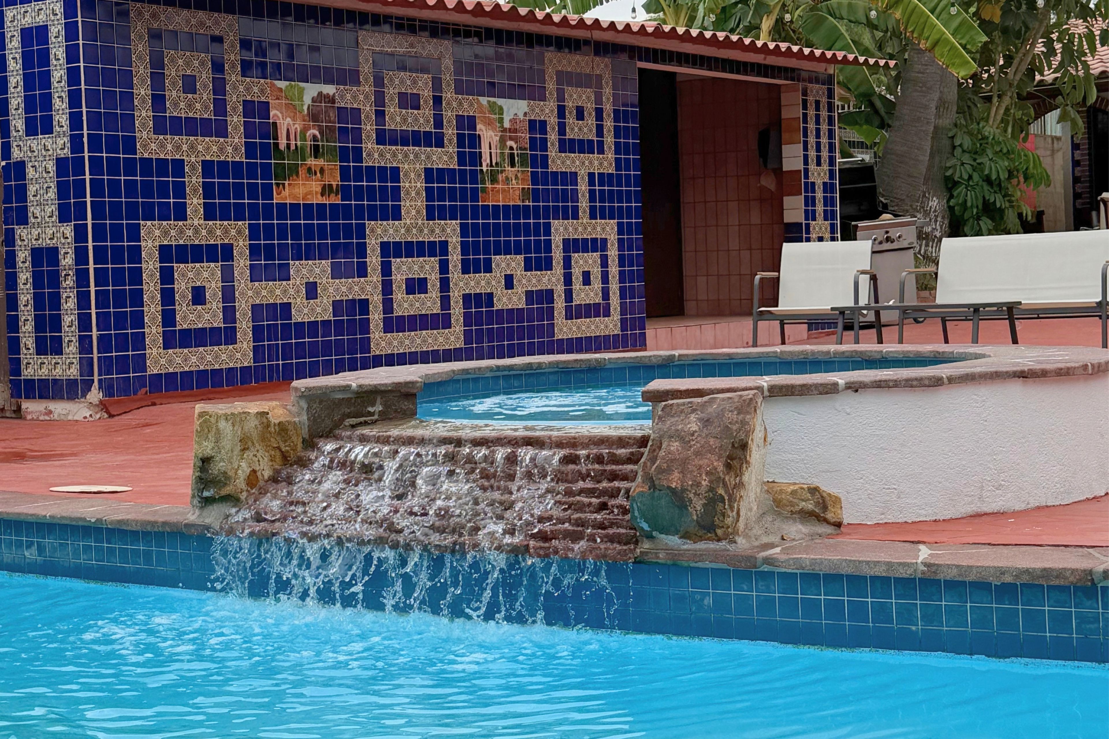 Cascada en la piscina