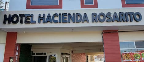 Fachada de la propiedad