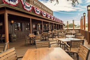 屋外ダイニングエリア