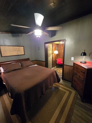 Room - Rambler's Rest - Creekview 2bdr, 2ba near Cherokee Nat forest - Hampton TN (Hampton)