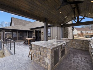 Outdoor dining - Four bedroom  in United States of America, Winchester (Winchester)