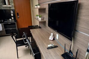 Apartamento superior, Aire acondicionado, vistas al jardín | Restauración