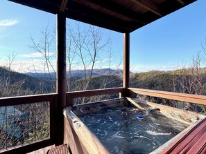 Outdoor spa tub - Newly Renovated-Sleeps 22-Mountain Views-GoldenTee- Arcade fun- Pool is Open! (Sevierville)