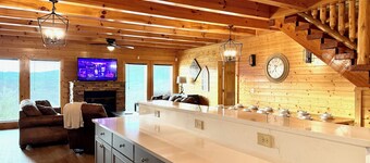 Newly Renovated-Sleeps 22-Mountain Views-GoldenTee- Arcade fun- Pool is Open!