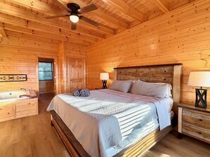 8 bedrooms, iron/ironing board, travel cot, free WiFi - Newly Renovated-Sleeps 22-Mountain Views-GoldenTee- Arcade fun- Pool is Open! (Sevierville)