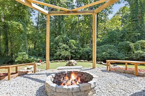 Property grounds - < 1 Mi to Lake Blue Ridge: Forest-View Gem w/ Deck (Morganton)