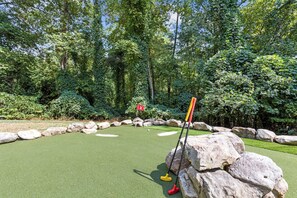 Property grounds - < 1 Mi to Lake Blue Ridge: Forest-View Gem w/ Deck (Morganton)