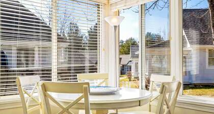Summer Village Cottage: pool, hot tub, pickleball, game room & seacoast trolley
