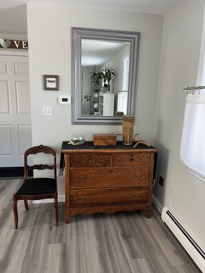 Interior - Cozy 1-bdrm studio in beautiful Biddeford- Biddeford Pool. 
Minutes to beaches. (Biddeford)