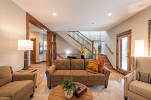 Living area - Mountain Views - Hot Tub -3-bedroom townhome in Winter Park (Winter Park)