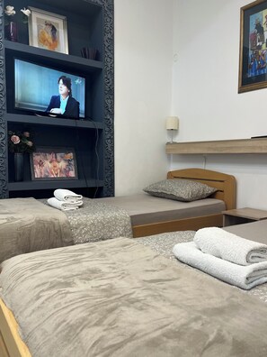 1 bedroom, iron/ironing board, WiFi, bed sheets - Charming apartment in Pančevo with cool AC for your stay (Pančevo)