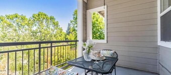 Cozy Contemporary 1-bedroom condo in Palo Alto area, very nice & relaxing place