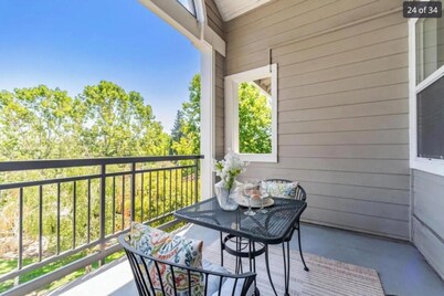 Cozy Contemporary 1-bedroom condo in Palo Alto area, very nice & relaxing place