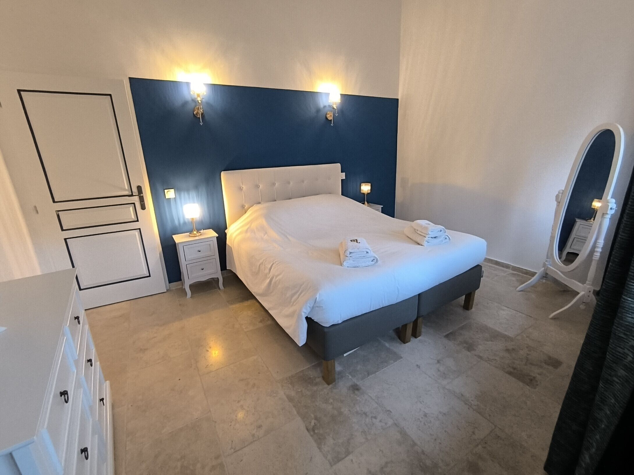Iron/ironing board, free WiFi, bed sheets