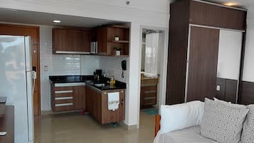 Deluxe Double Room, Kitchen, River View | Blackout curtains, iron/ironing board, free WiFi, bed sheets