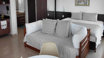 Leilighet, kjøkken, elveutsikt