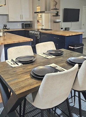 Dining - Enjoyable 4-bedroom house located in Page, AZ, (Page)