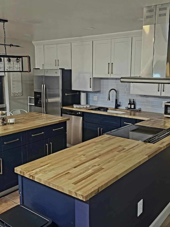 Private kitchen - Enjoyable 4-bedroom house located in Page, AZ, (Page)