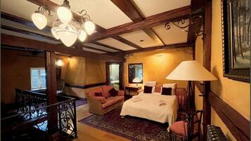 Luksusvilla, hageutsikt, gårdsplassområde