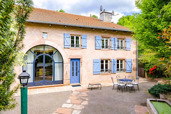 Luxury Villa, Garden View, Courtyard Area | Courtyard view - Domaine Macky (Taintrux)