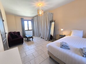 Iron/ironing board, free WiFi, bed sheets - Lou Parpaioun (Oraison)