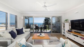 TV, DVD player - Sundeck Shoal Bay Ground floor with views and pool access (Shoal Bay)