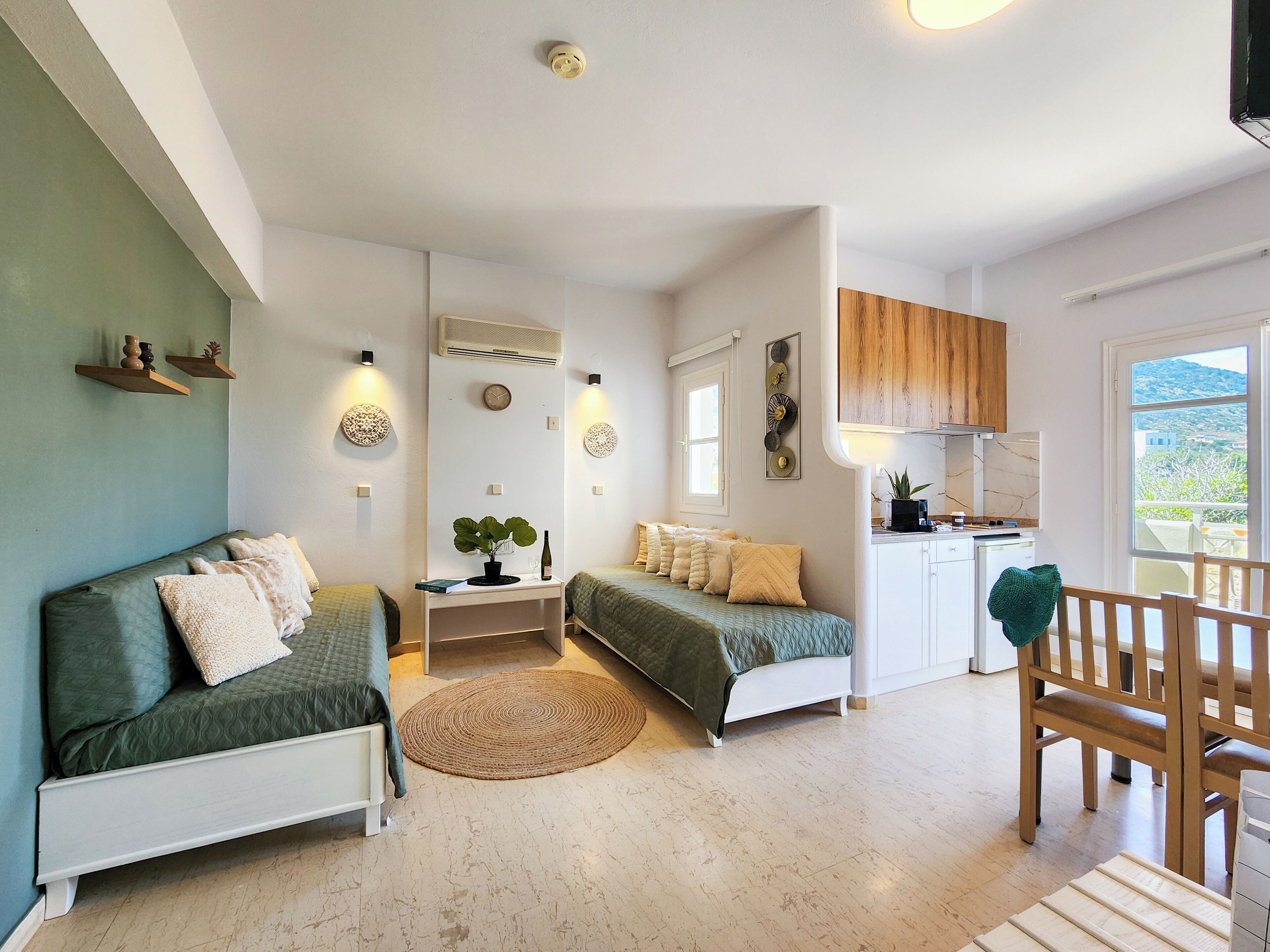 Family Quadruple Room | Living area