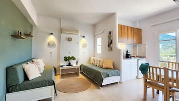 Family Quadruple Room | Living area