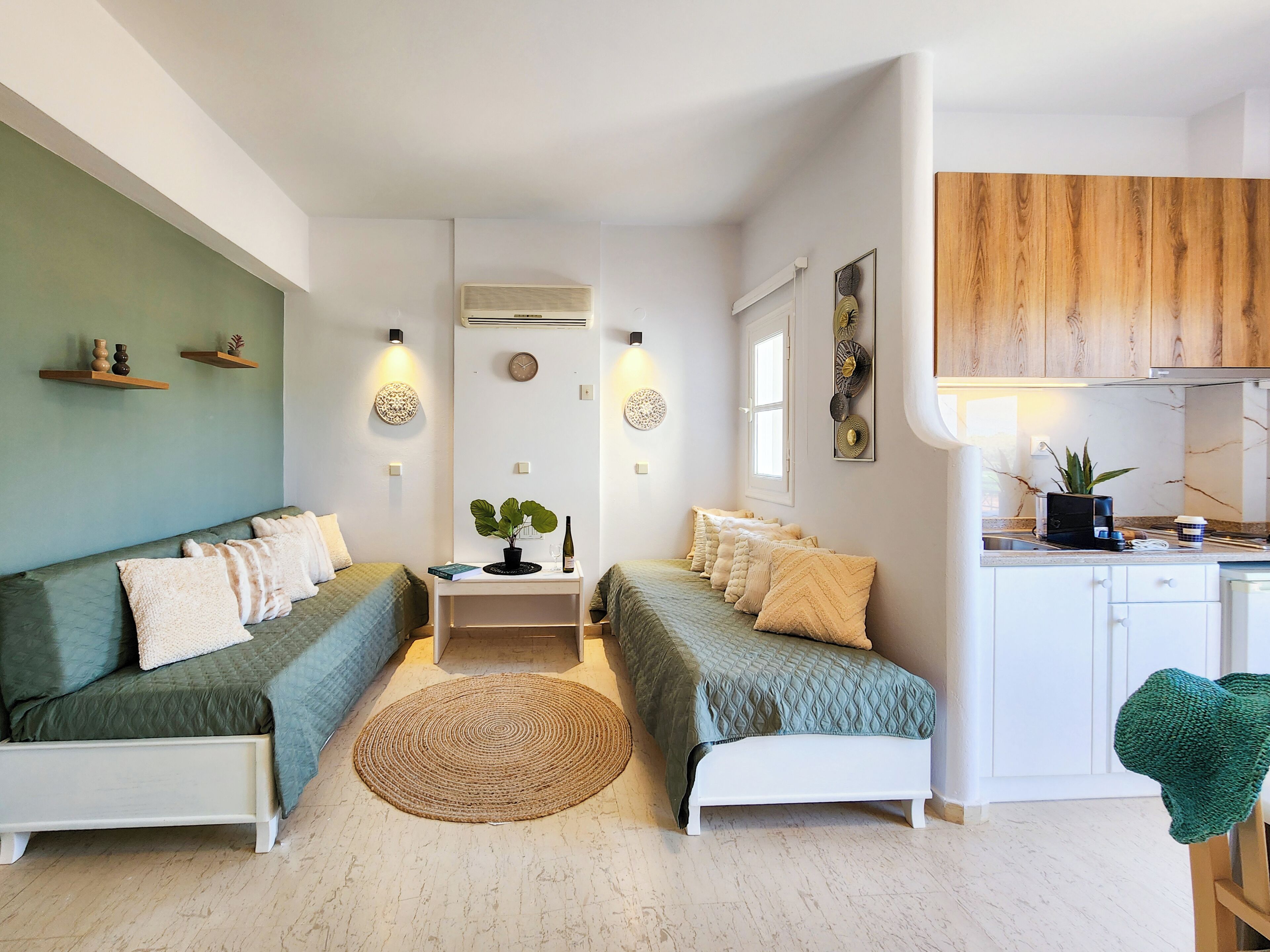 Family Quadruple Room | Living area