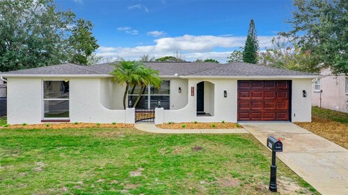 Wonderful 1-bedroom Guest Apartment in mid-centurymodern house in Port Richey